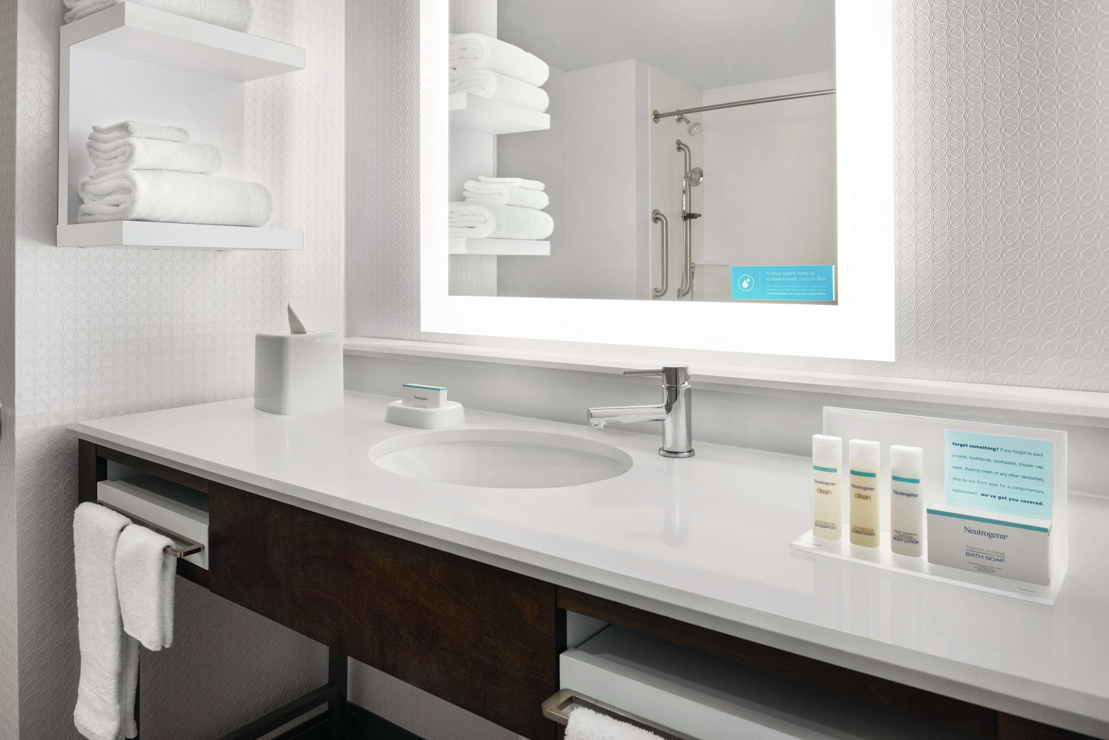 free toiletries, towels