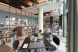 Breakfast, lunch and dinner served - Hilton Garden Inn Doncaster Racecourse (Doncaster)