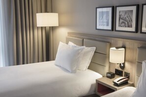 In-room safe, desk, blackout drapes, soundproofing - Hilton Garden Inn Doncaster Racecourse (Doncaster)