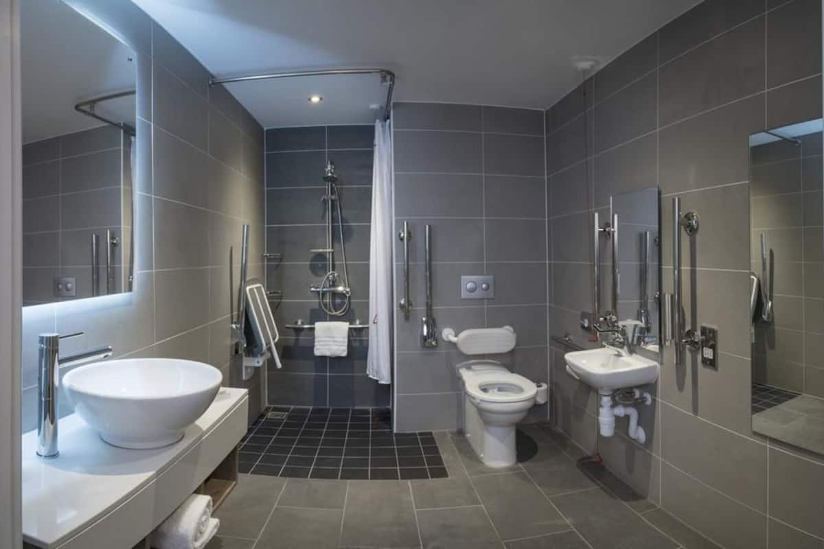 room, 1 queen bed, accessible | 1 bedroom, in-room safe, desk, blackout curtains