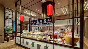 2 間餐廳;亞洲菜