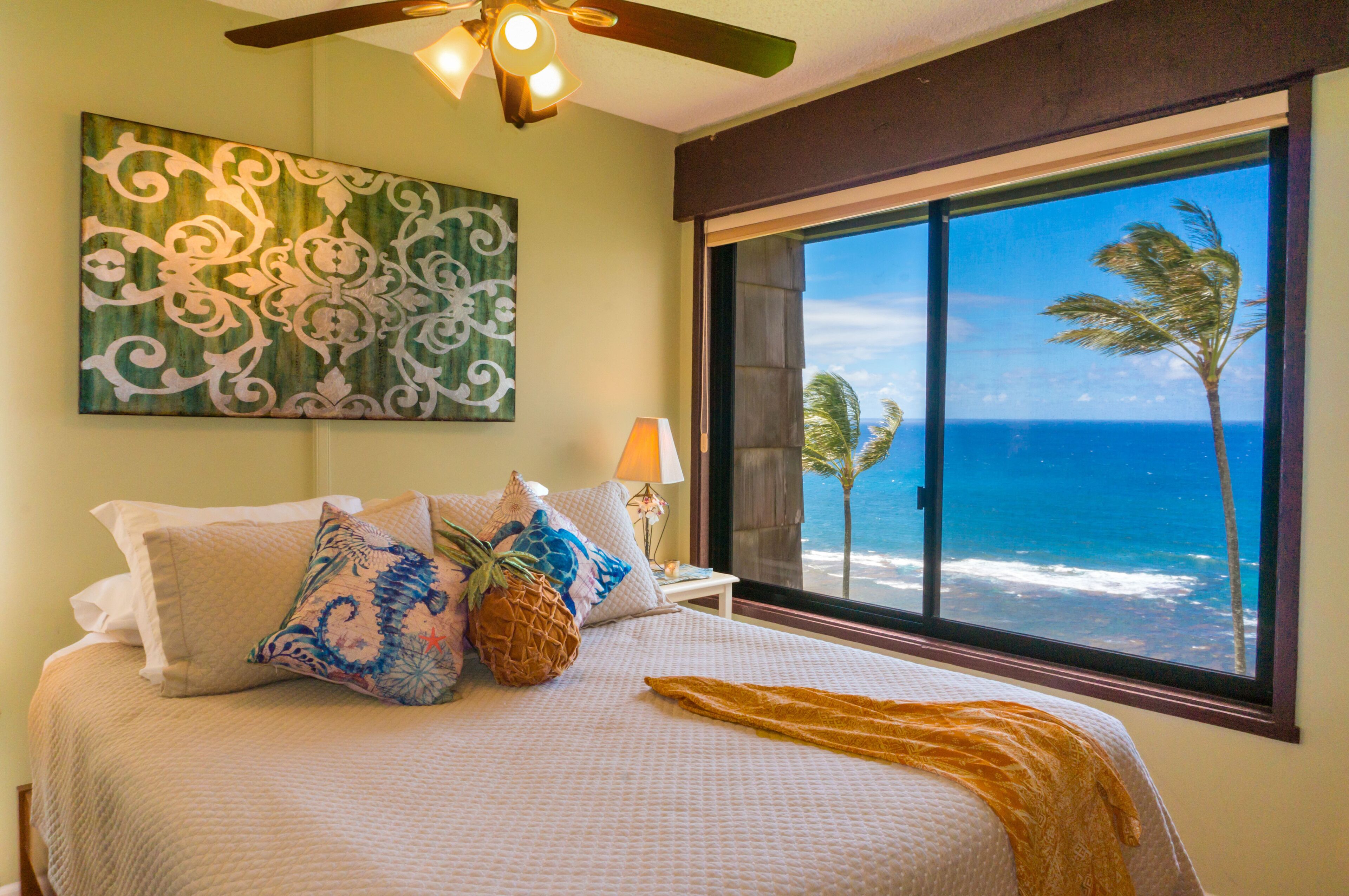 Sealodge C7-oceanfront views, top floor privacy, bright tropical interior