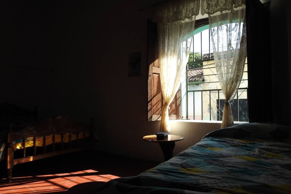 1 camera, una scrivania, Wi-Fi gratuito