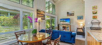 Spacious Home Great for Large Groups - Walk to Beaches/Groceries/Shopping