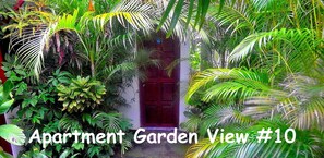 Superior Apartment, Garden View | Peti besi dalam bilik, meja, kalis bunyi, Wi-fi percuma 
