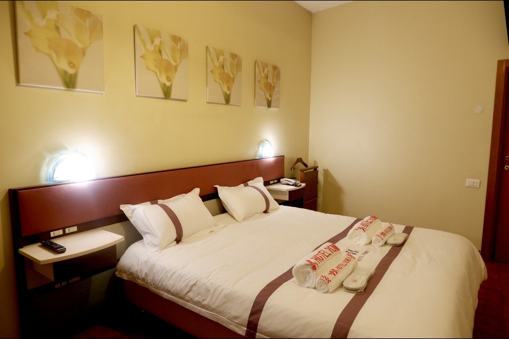 Classic Triple Room | In-room safe, blackout drapes, free WiFi, bed sheets