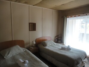Twin Room, Shared Bathroom | 1 bedroom, free WiFi, bed sheets