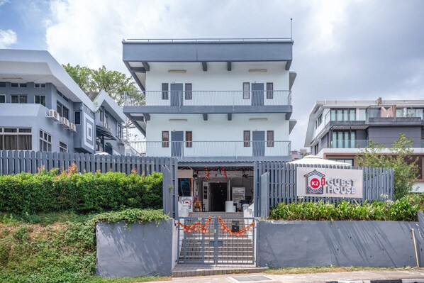 Property entrance - K2 Guest House (Singapore)
