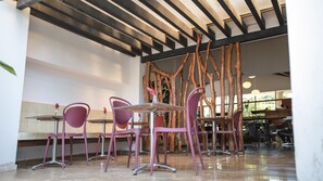 Free daily full breakfast  - Royal Garden Hotel Boutique (Cali)