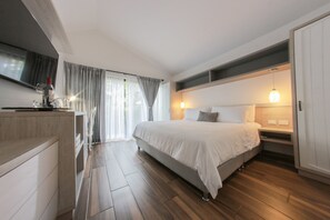 Suite, 1 cama de matrimonio grande | Minibar, caja fuerte, escritorio y wifi gratis