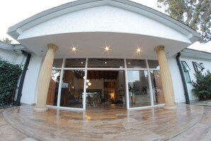 Front of property - Royal Garden Hotel Boutique (Cali)