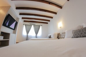 Twin Room, 1 Bedroom | Minibar, in-room safe, desk, free WiFi - Royal Garden Hotel Boutique (Cali)