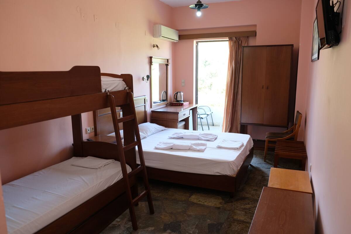 In-room safe, iron/ironing board, free WiFi, bed sheets
