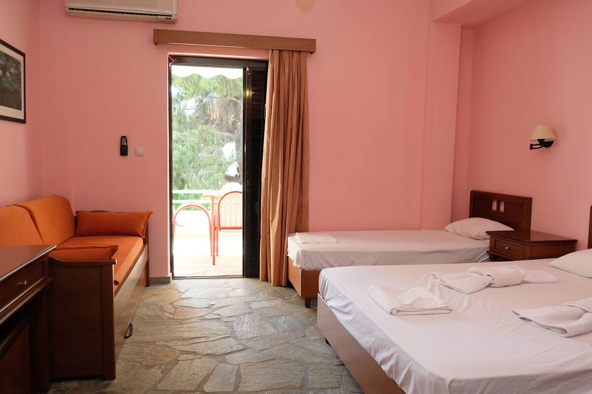 In-room safe, iron/ironing board, free WiFi, bed sheets