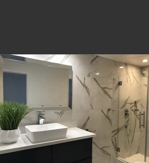 Luxury House, 4 Bedrooms, Non Smoking, Pool View | Bathroom | Separate bathtub and shower, deep-soaking bathtub, rainfall showerhead - The Colony House Palm Springs (Palm Springs)