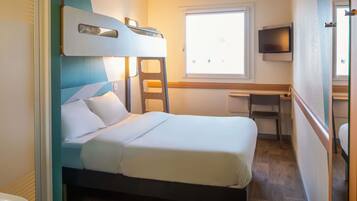 Pillowtop beds, desk, free WiFi, bed sheets