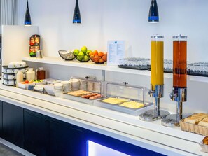 Petit déjeuner buffet servi tous les jours en supplément