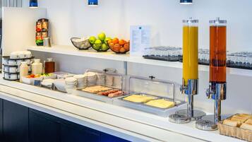 Petit déjeuner buffet servi tous les jours en supplément