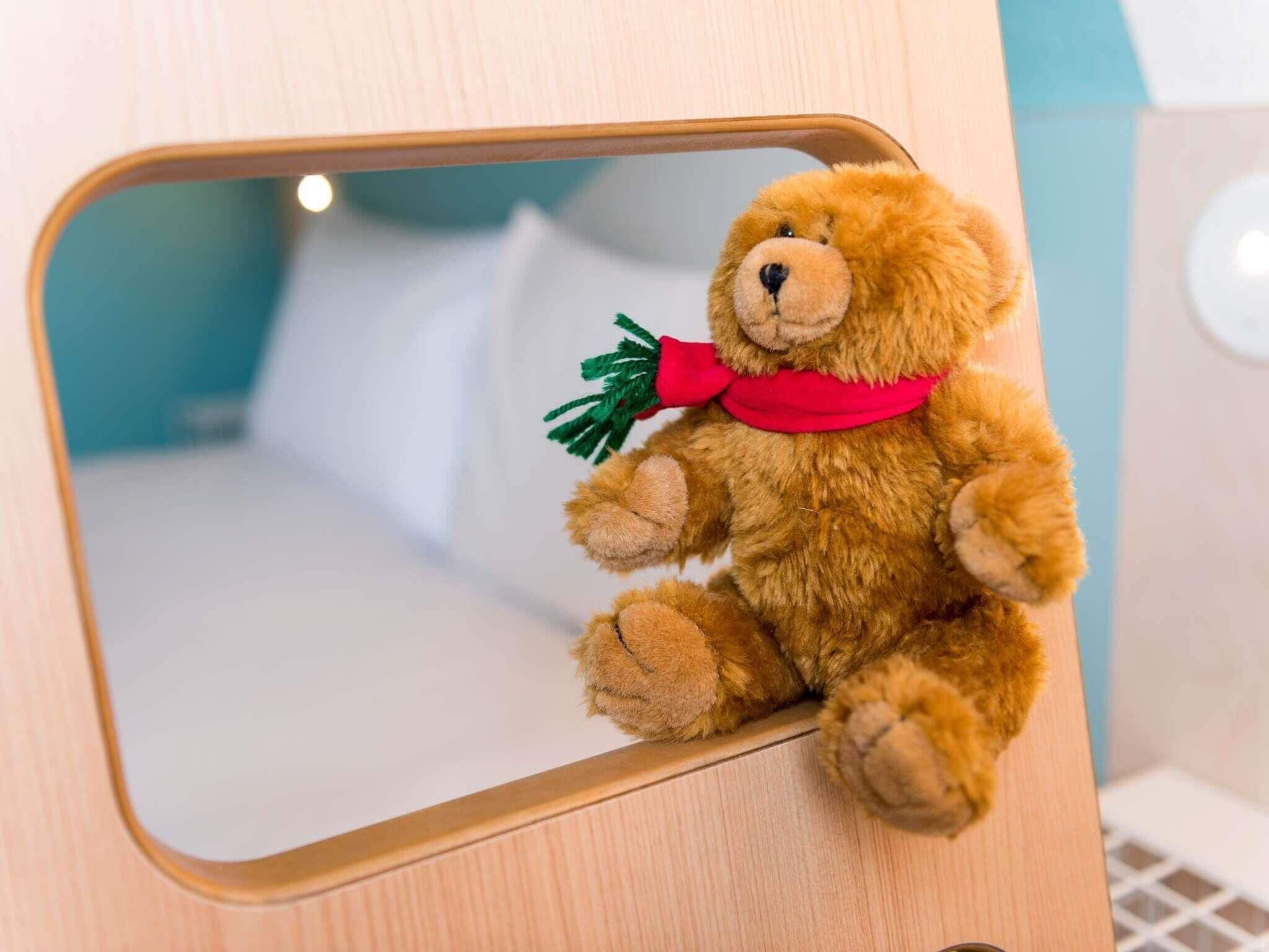 Pillow-top beds, desk, free WiFi, bed sheets