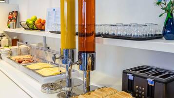 Petit déjeuner buffet servi tous les jours en supplément