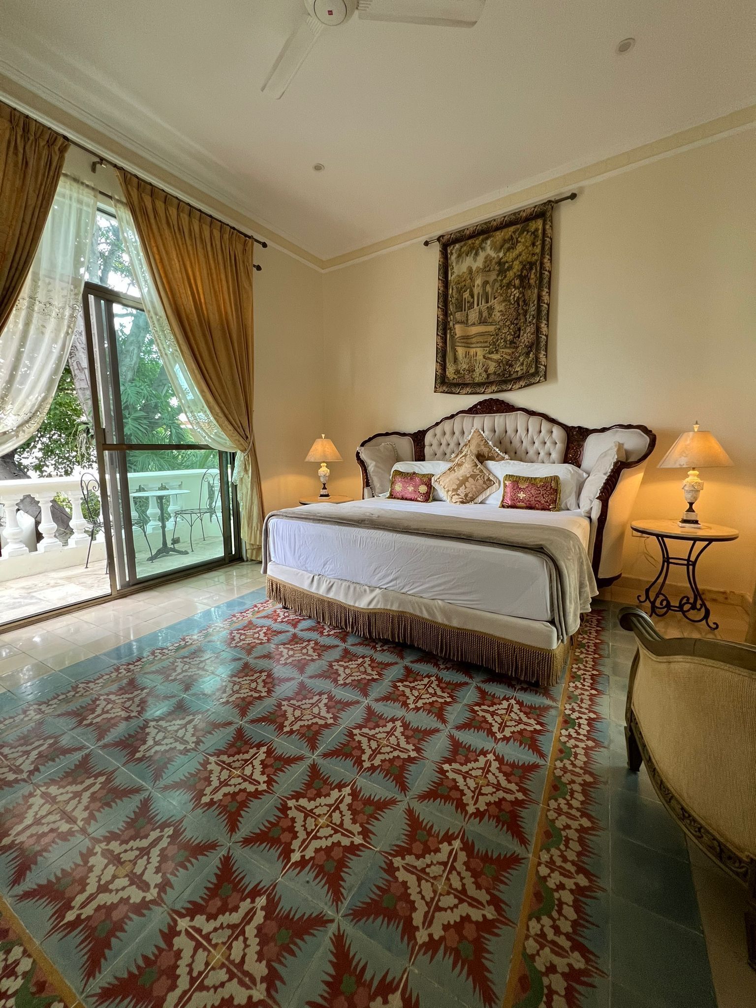 Luxury Double Room, 1 King Bed, Balcony | In-room safe, individually decorated, individually furnished, desk