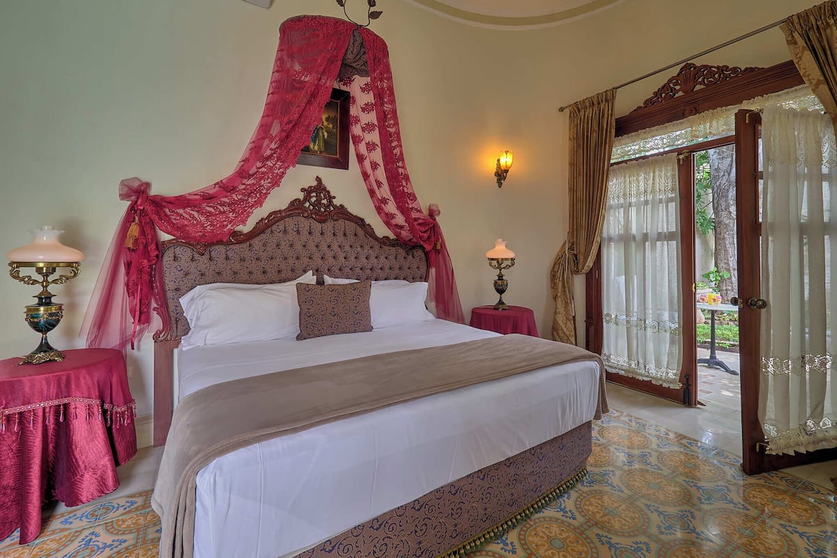 Doppia Deluxe, 1 letto king, lato piscina | Servizio della camera