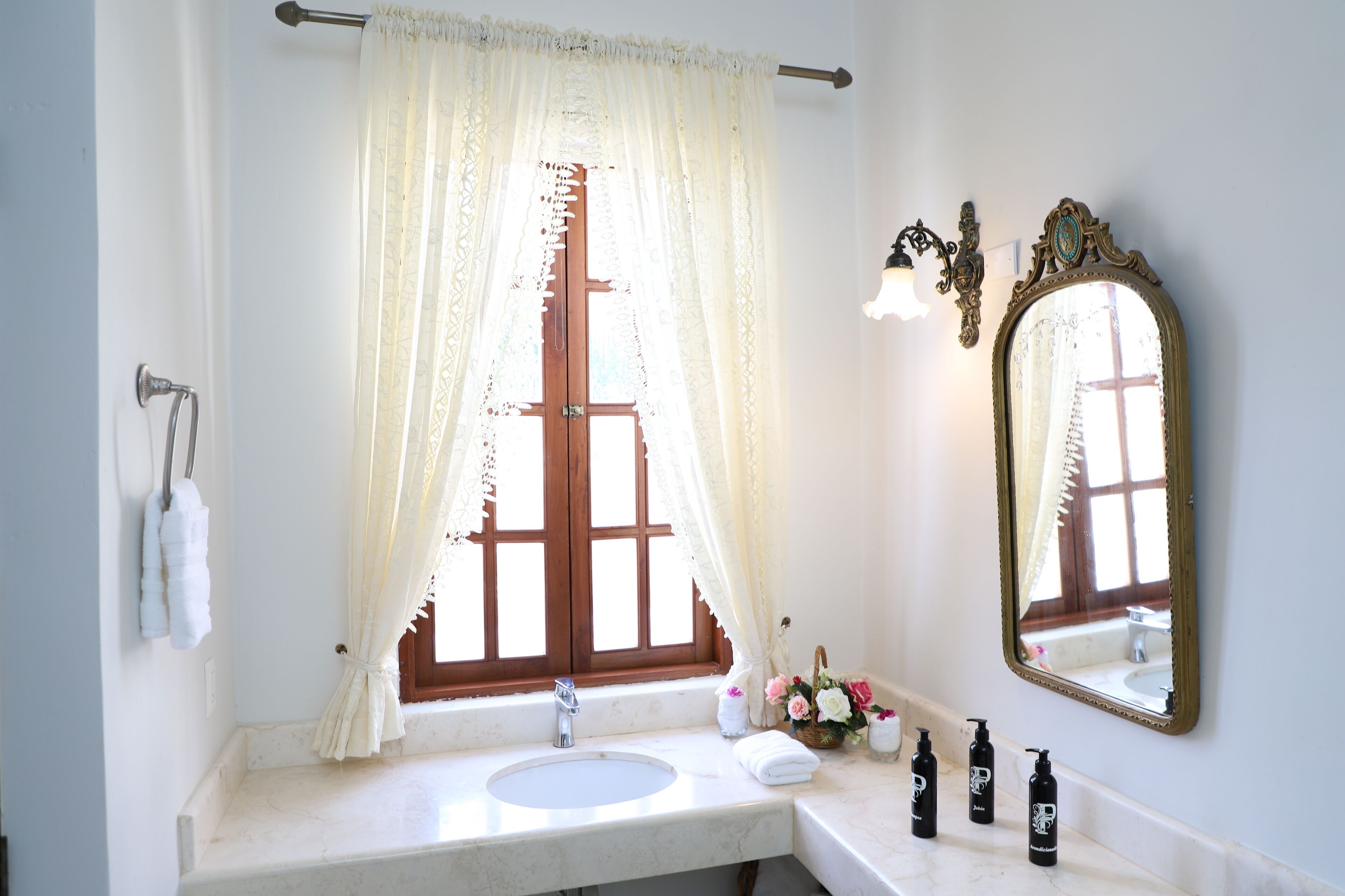 deluxe double room, 1 king bed, balcony, pool view | bathroom | shower, free toiletries, hair dryer, bathrobes
