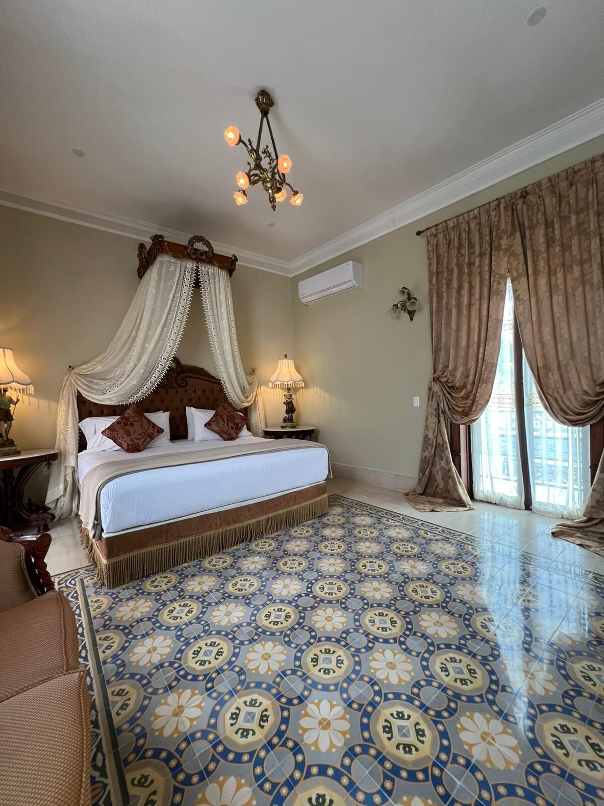 Exclusive Double Room, 1 King Bed, Balcony | In-room safe, individually decorated, individually furnished, desk