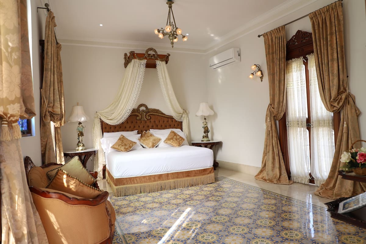 Doppia Exclusive, 1 letto king, balcone | Una cassaforte in camera, con stile personalizzato