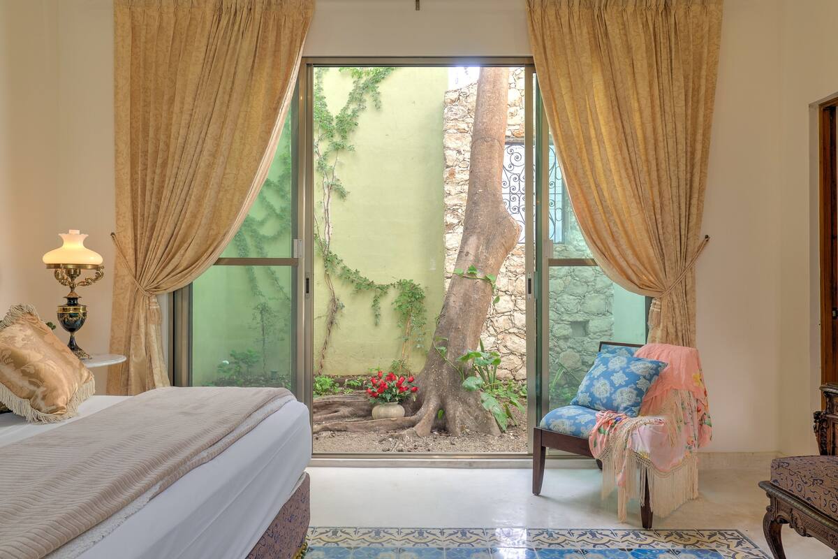 deluxe double room, 1 king bed, bathtub, pool view | in-room safe, individually decorated, individually furnished, desk