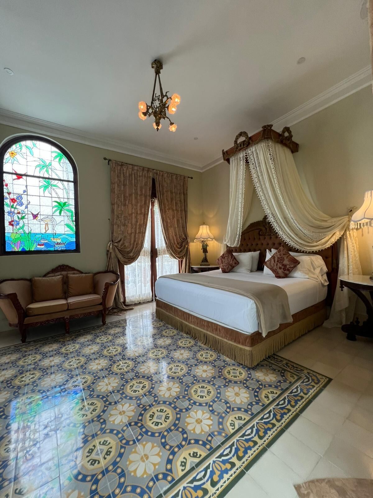 Exclusive Double Room, 1 King Bed, Balcony | In-room safe, individually decorated, individually furnished, desk