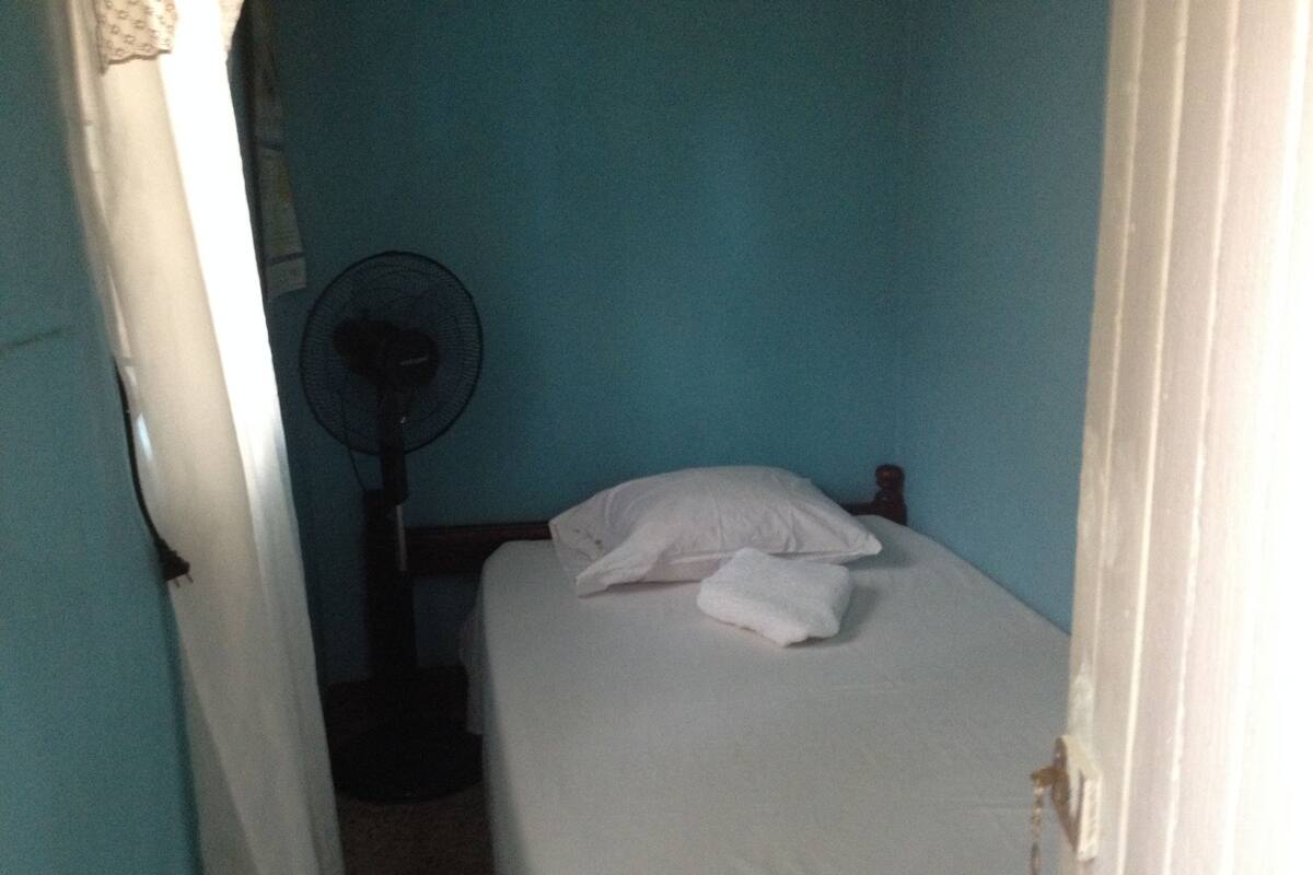 1 bedroom, premium bedding, desk, laptop workspace