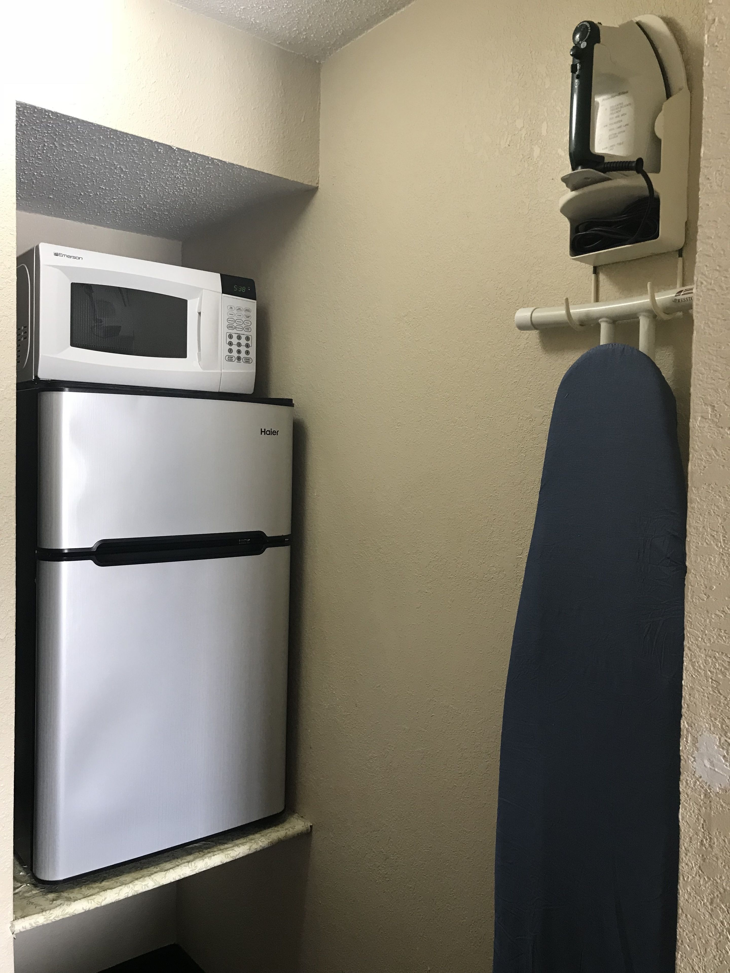 Single Room, Non Smoking | Mini-refrigerator