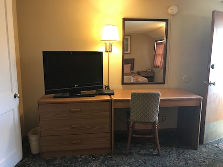 Single Room, Smoking | Desk, iron/ironing board, free WiFi, bed sheets