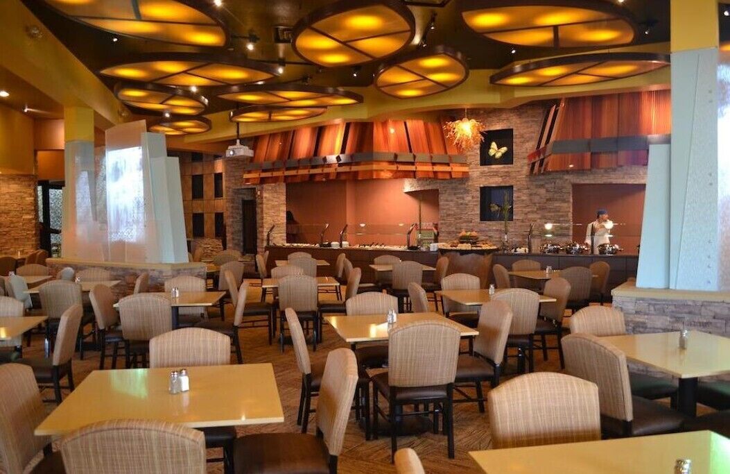 อาหารเช้าแบบบุฟเฟ่ต์ทุกวัน (คิดค่าบริการ)