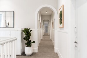 Deluxe Twin Room (Shared Bathroom) | Corredor