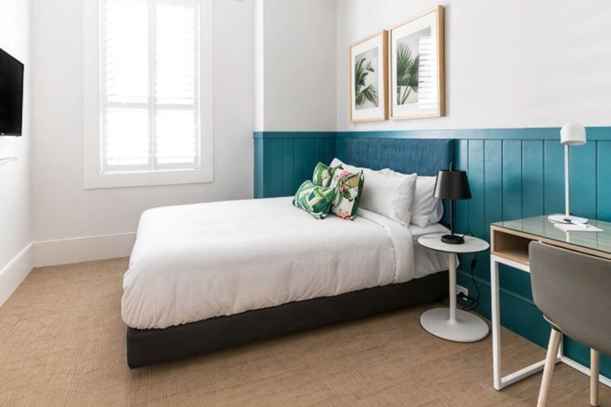 Premium bedding, pillowtop beds, minibar