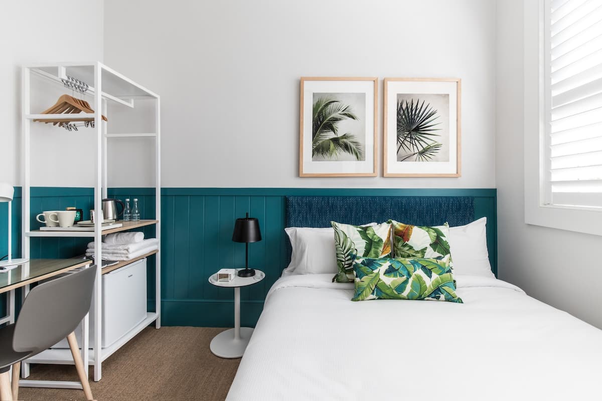 Queen With Ensuite | Premium bedding, pillowtop beds, minibar, iron/ironing board