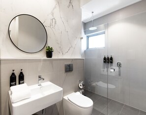 Shared bathroom - The Baxley Bondi (Bondi)
