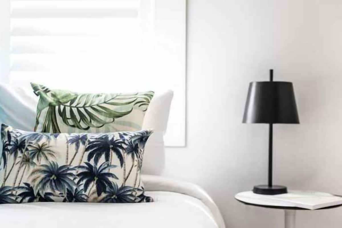 Premium bedding, pillowtop beds, minibar, iron/ironing board