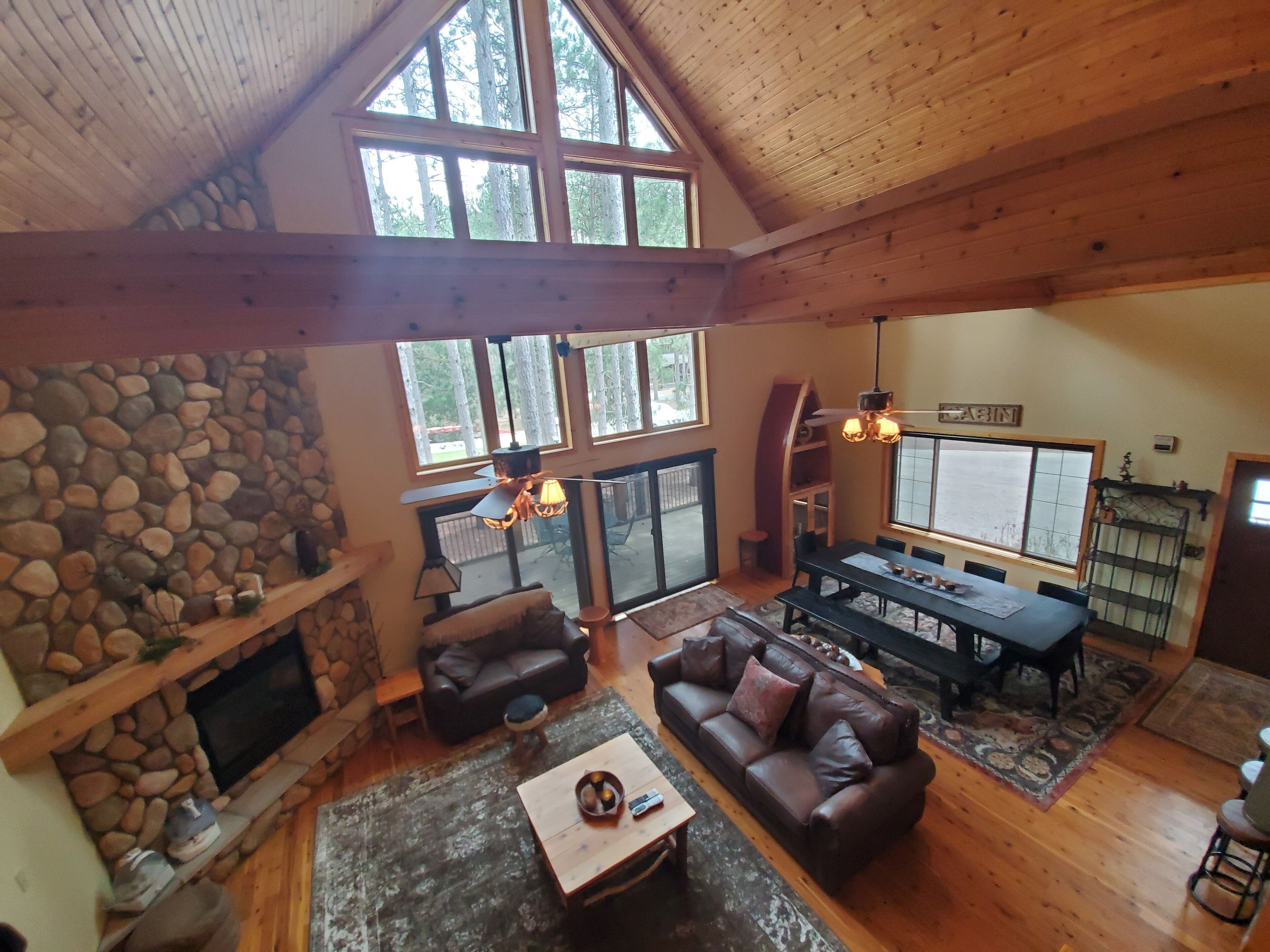 Upgraded! Beautiful 5 Bedroom Cabin at Crystal Mountain Resort.