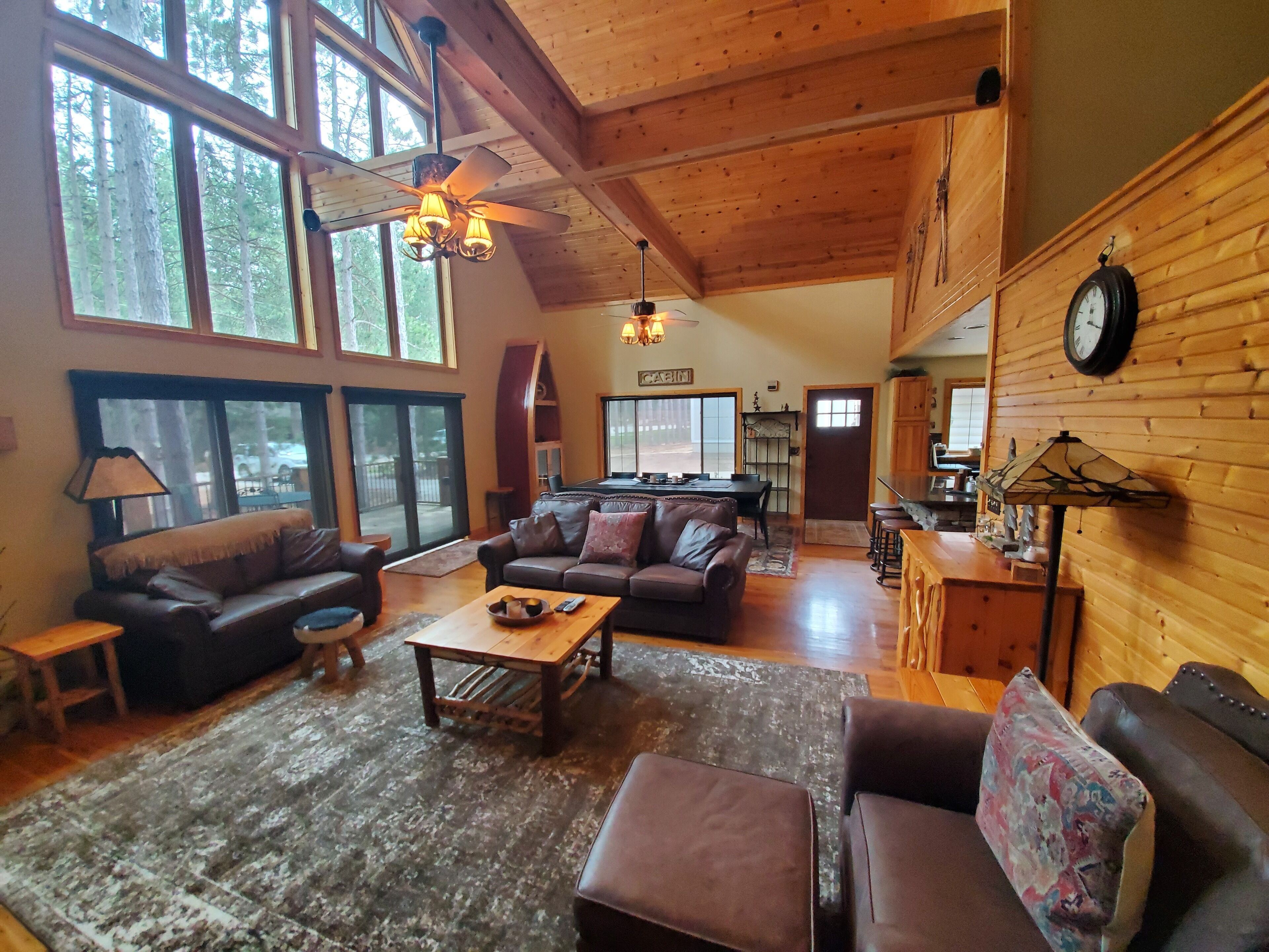 Upgraded! Beautiful 5 Bedroom Cabin at Crystal Mountain Resort.