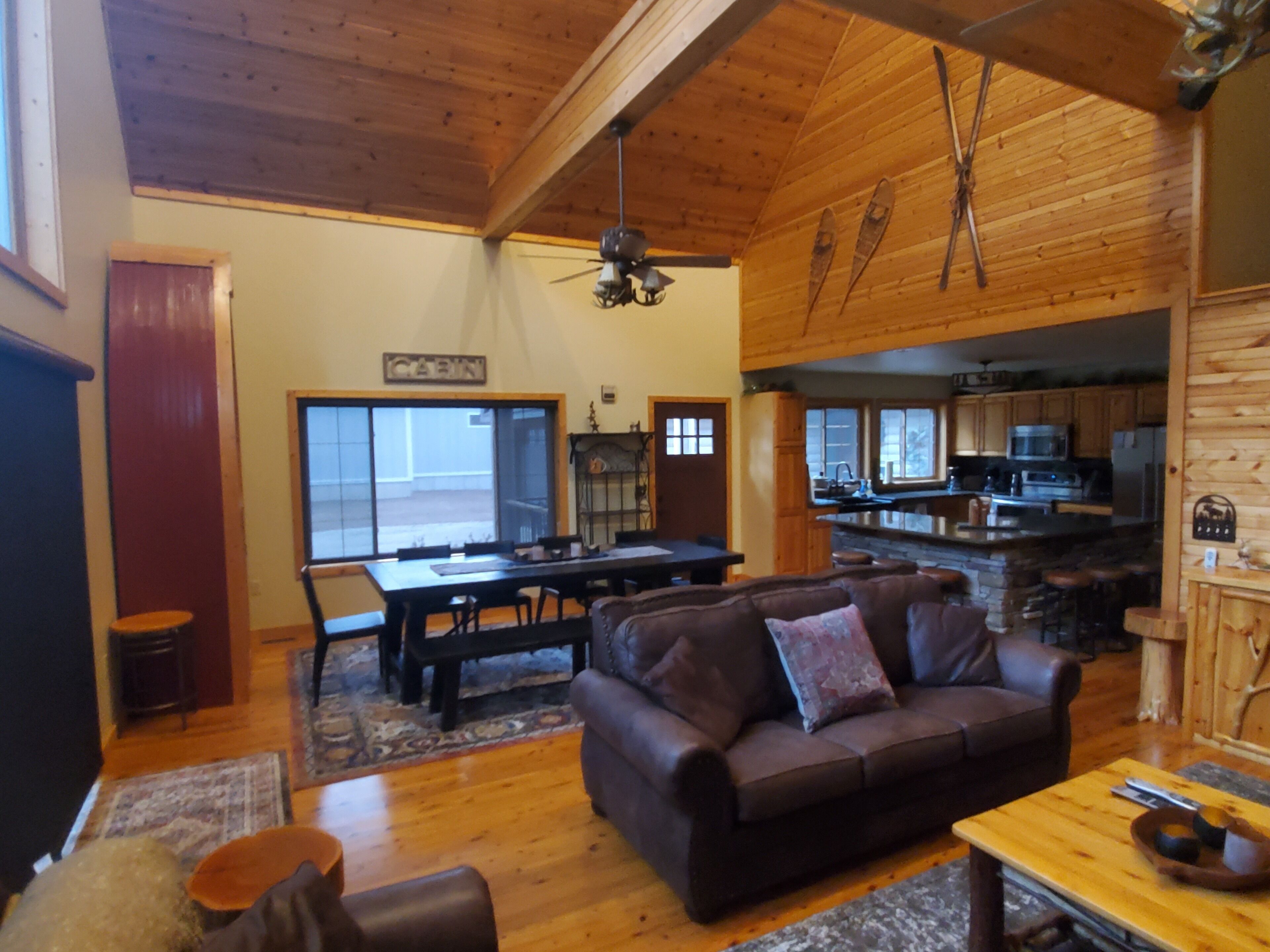 Upgraded! Beautiful 5 Bedroom Cabin at Crystal Mountain Resort.