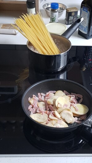 Lägenhet | Eget kök | Kylskåp, mikrovågsugn, vattenkokare och grytor/köksredskap
