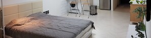 Coffres-forts dans les chambres, bureau, fer et planche à repasser