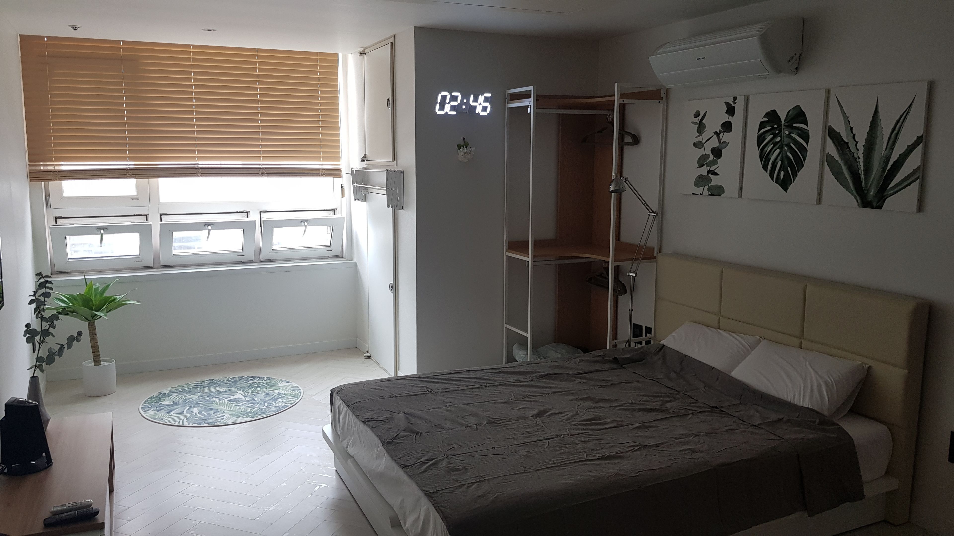 Apartment | Bathroom | Shower, free toiletries, hair dryer, towels