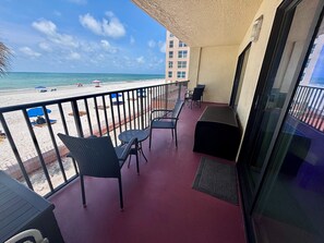 Property grounds - Direct Gulf Front Las Brisas 105, Very Nicely Updated 3 Bedroom/2 Bath (Madeira Beach)