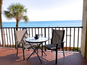 Outdoor dining - Direct Gulf Front Las Brisas 105, Very Nicely Updated 3 Bedroom/2 Bath (Madeira Beach)