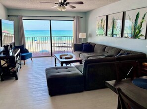 Smart TV, lettore DVD, libri, videoteca