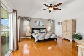 3 bedrooms, iron/ironing board, WiFi, bed sheets - Waterfront 3BR Marco Island home with heated pool and WiFi. (Marco Island)